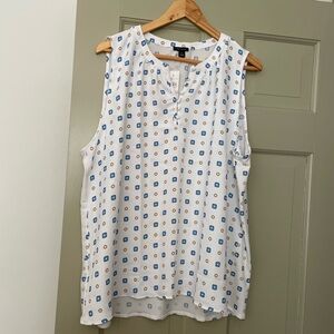 Ann Taylor White Sleeveless Henley with Blue Dot Print